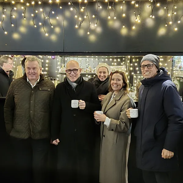 Charity-Punschabend am Erste Campus von s REAL und s Bausparkasse